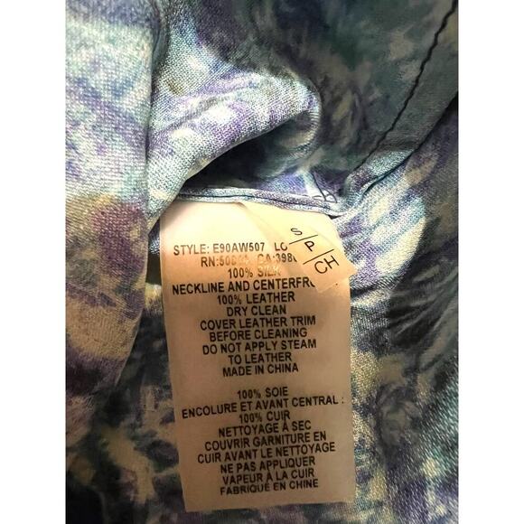 Elie Tahari Judith Silk Flutter Sleeve Snake Print Blue Blouse Size Small VNeck - Picture 8 of 9